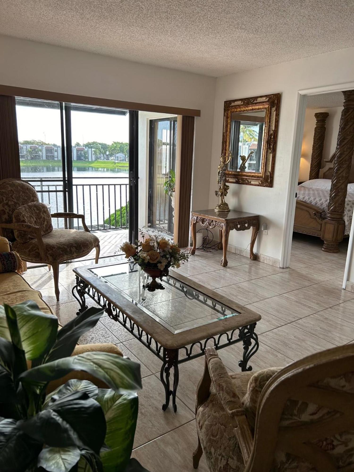 Beautiful Apartment With Very Elegant Colonial Decoration Tamiami Esterno foto